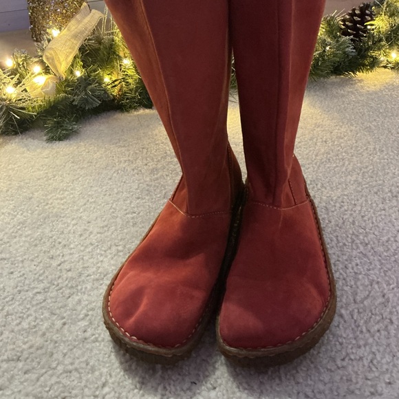 Born Red Suede Winter Boots - Picture 3 of 8